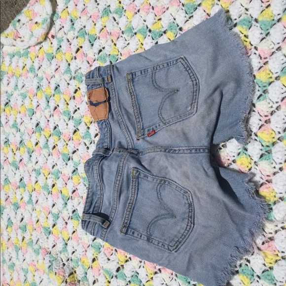Levi cut off shorts - Picture 2 of 2